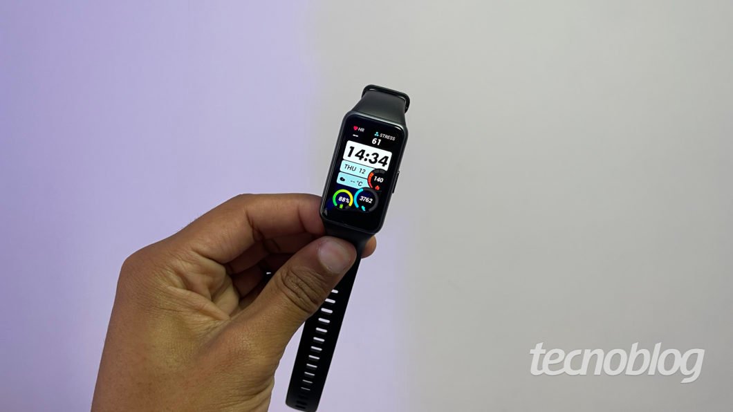 Huawei Band 6 (Imagem: Darlan Helder/Tecnoblog)