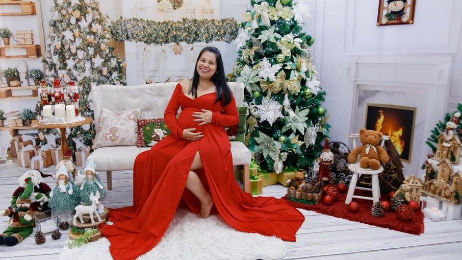 Ana Carolina Alhende Aquino postou ensaio de fotos grávida de gêmeas antes de ser executada
