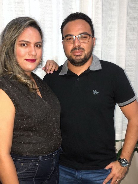 casal em pose em pé