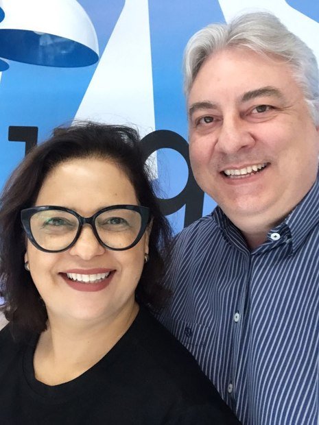 casal em foto selfie