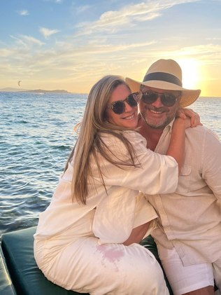 casal em foto ao ar livre