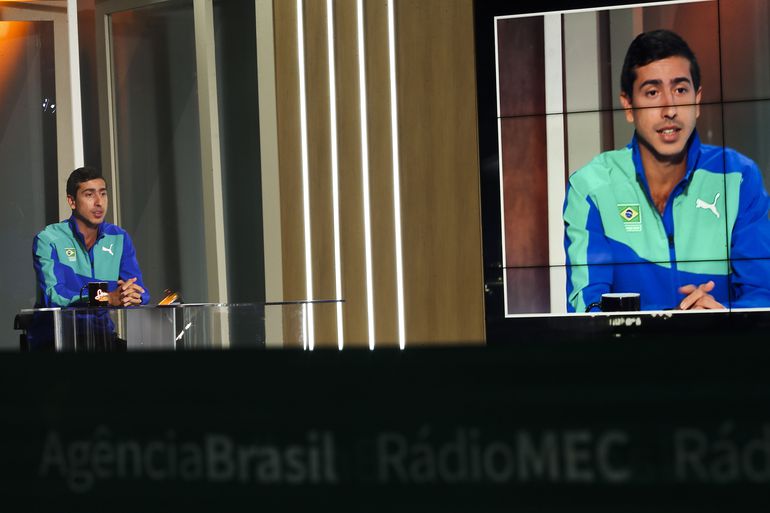 O atleta Caio Bonfim recordista brasileiro em marchas atléticas de 20 km e 50 km  participa do programa Sem Censura, na TV Brasil