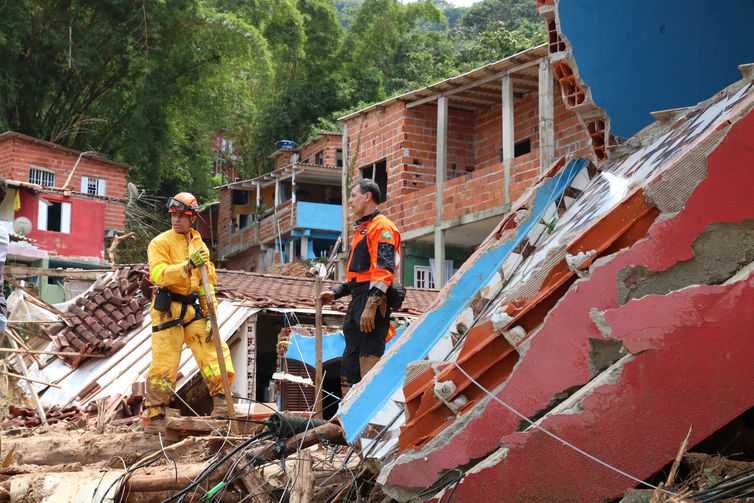 São Sebastião (SP), 22/02/2023, Casas destruídas em deslizamentos na Barra do Sahy após tempestades no litoral norte de São Paulo.