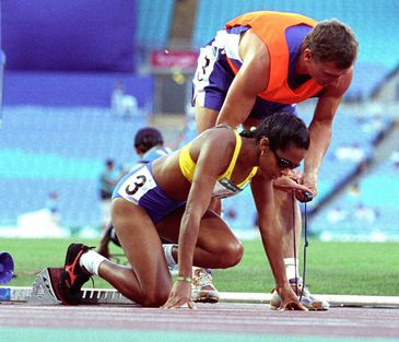 ESPECIAL DIA INTERNACIONAL DA MULHER - Adria Santos Paralimpíada SYDNEY 2000.  Foto: Arquivo Pessoal