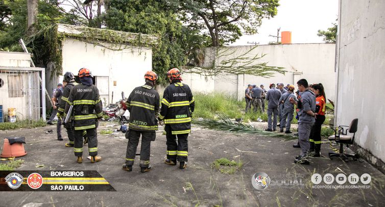 SÃO PAULO (SP) - Queda de helicóptero na Barra Funda deixa quatro mortos. Foto: TWITTER/Bombeiros SP