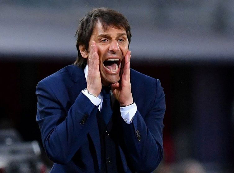 Antonio Conte em jogo da Inter de Milão contra Bologna - técnico
