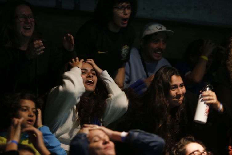 São Paulo (SP), 29.07.2023- Torcida brasileira acompanhou o jogo da Seleção Brasileira contra a França no Museu do Futebol. Foto: Paulo Pinto/Agência Brasil