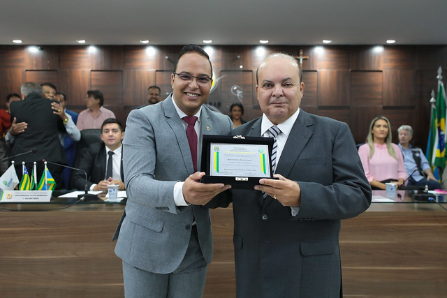 14/05/2024 - Governador enaltece papel do Entorno ao ser homenageado em Santo Antônio do Descoberto