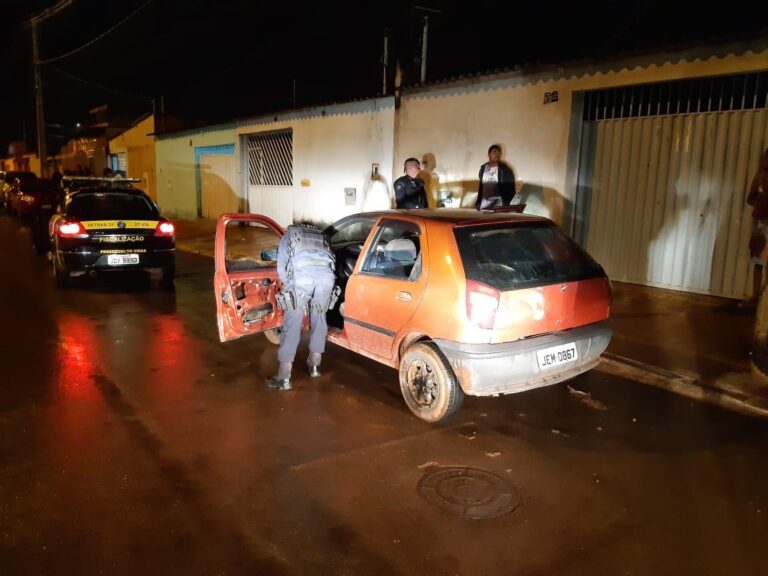 Equipe do DETRAN-DF prende homem com carro roubado no Sol Nascente