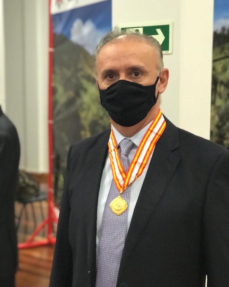 Zélio Maia recebe medalha de comendador do CBMDF