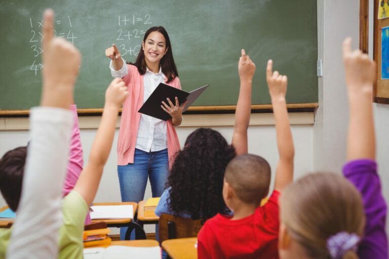 Governo anuncia pagamento do prêmio de valorização dos servidores da Educação para esta quinta