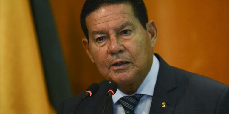 Mourão: Brasil caminha para independência na produção de vacinas