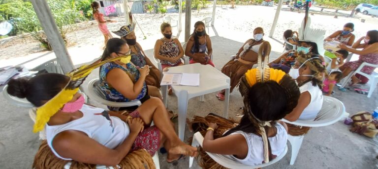 Casa de farinha móvel é entregue para indígenas da etnia Tupinambá