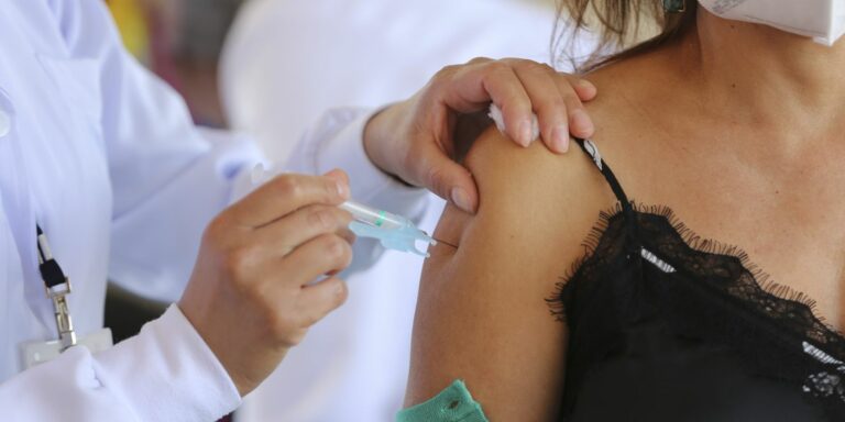 Covid-19: DF começa a vacinar faixa de 41 anos na segunda-feira