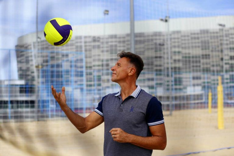 Conheça a trajetória do servidor Oliveira Neto, pilar do vôlei de praia cearense medalhista em Olimpíadas e Mundiais