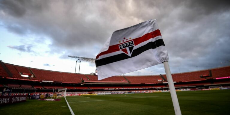 Sob pressão, São Paulo decide futuro na Libertadores contra Racing