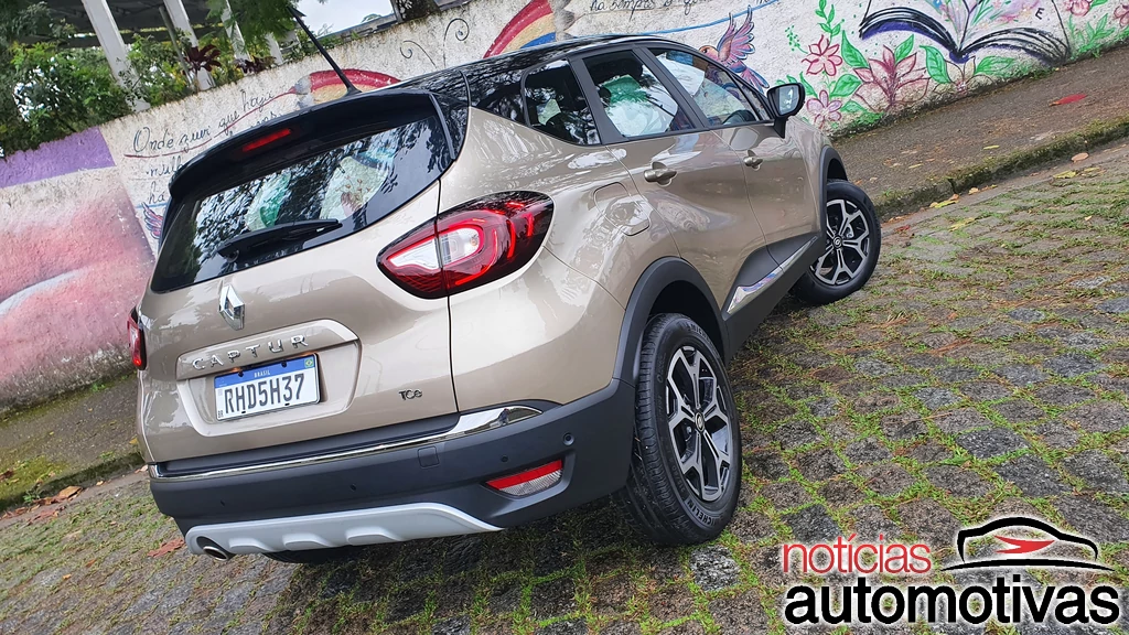 Avaliação: Captur Turbo 2022 melhora, mas ainda peca em detalhes 