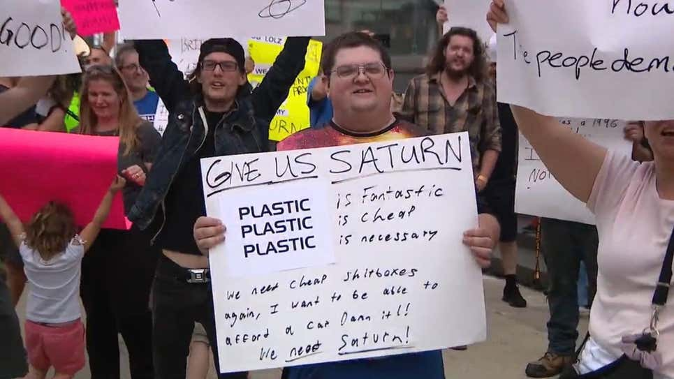 EUA: Saturn de volta? É o que pedem manifestantes diante da GM 