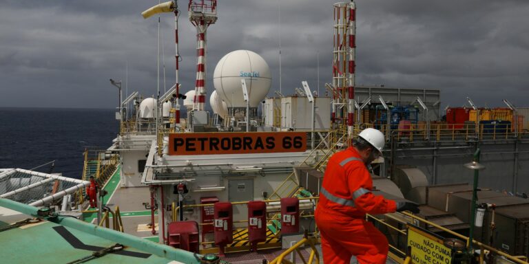 Petrobras assina acordo no pré-sal da Bacia de Santos