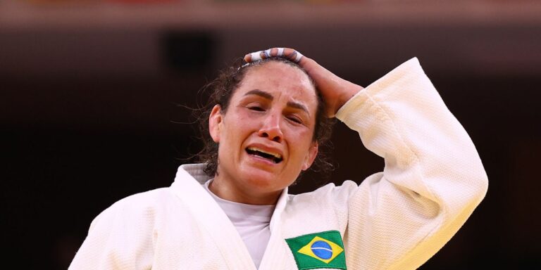 Em combate mais longo da Olimpíada, Portela é eliminada com polêmica