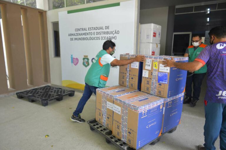 Ceará recebe mais 288 mil vacinas para aplicação da primeira e segunda doses contra a Covid-19