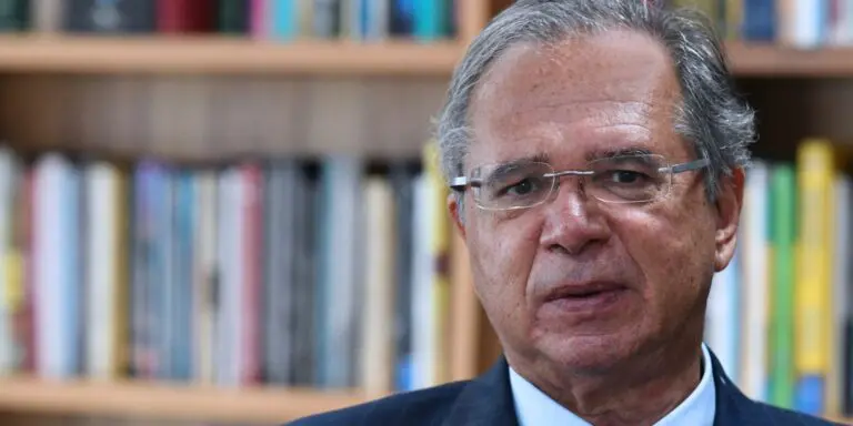 Guedes defende pagamento de imposto por mais ricos
