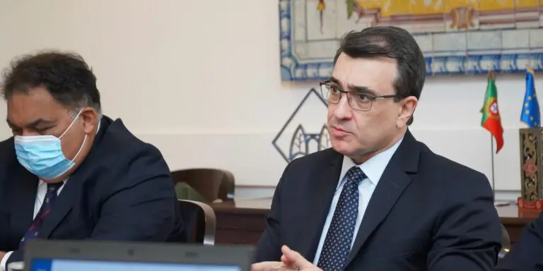 Brasil quer reforçar papel na CPLP, diz chanceler em visita a Portugal