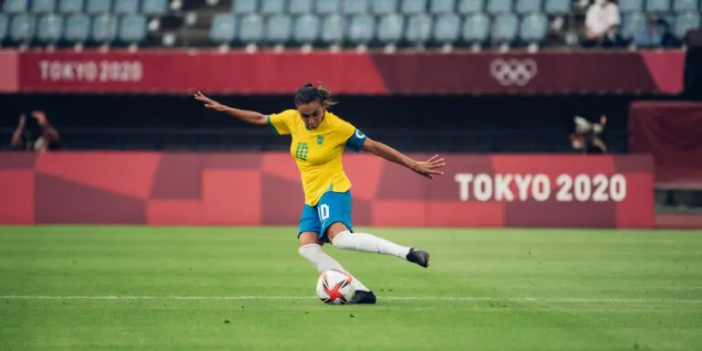 Atuação de Marta ganha reverência de Pelé: “mais que uma jogadora”