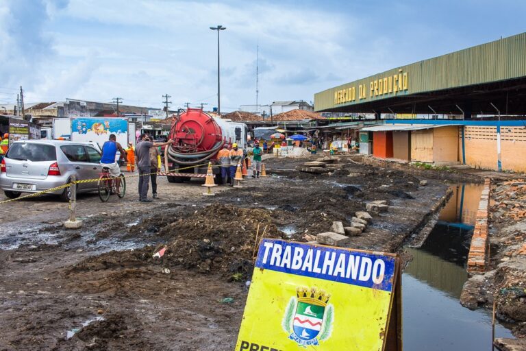 Ação permanente de limpeza e desinfecção beneficia 14 mercados e feiras de Maceió