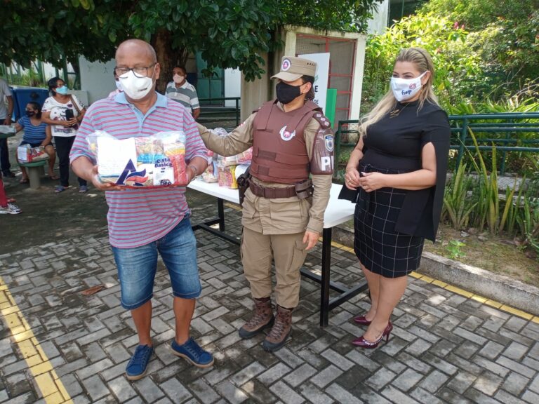 PM realiza distribuição de cestas básicas na APAE
