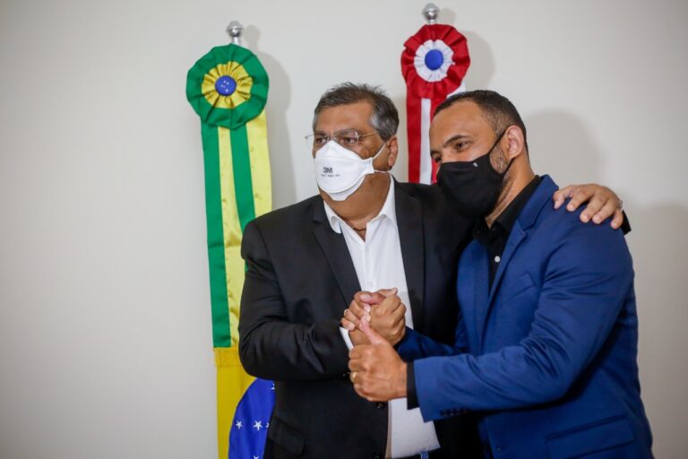 Após reunião com prefeito, Flávio Dino anuncia melhorias para Palmeirândia e agenda visita à cidade