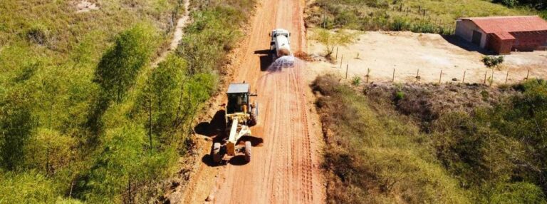 DER-MG realiza obras nas rodovias MG-406 e da MGC-251, no Baixo Jequitinhonha