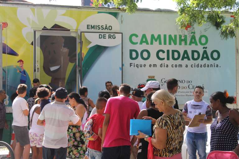 Caminhão do Cidadão leva serviços a bairros de Fortaleza, Caucaia, Maracanaú e Quiterianópolis