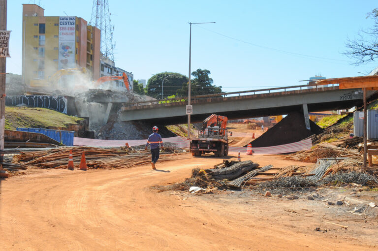 Demolição do Viaduto da Samdu é mais uma etapa das obras do Túnel