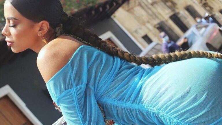 Anitta posa de roupa íntima em novo lançamento musical: “Vai sextar essa semana”