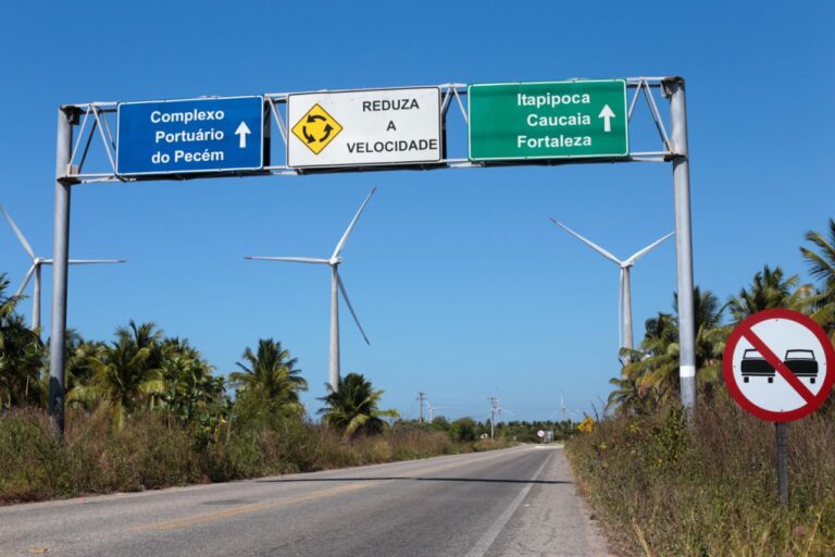 Detran-CE realiza manutenção de sinalização em diversas rodovias do Ceará