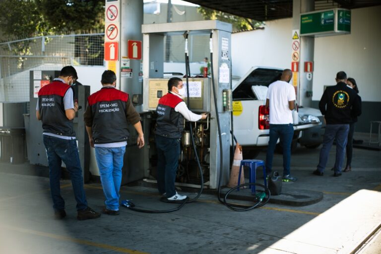 Operação Integrada Petróleo Real flagra postos de combustíveis com irregularidades em todo o estado