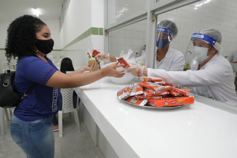 Com investimento de R$ 100 milhões, Estado garante uma refeição a mais para estudantes
