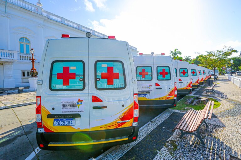 Fotos: Governador Flávio Dino entrega mais 10 ambulâncias a municípios nesta quinta-feira (29)