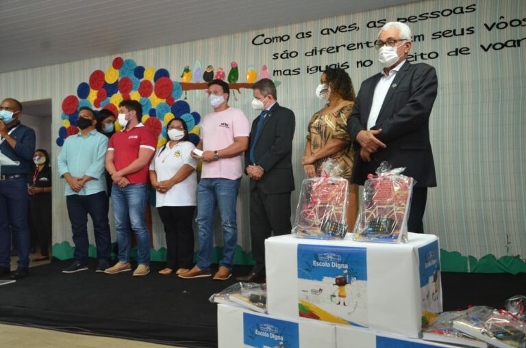 Fotos: Kits pedagógicos e literários entregues a mais de 40 municípios
