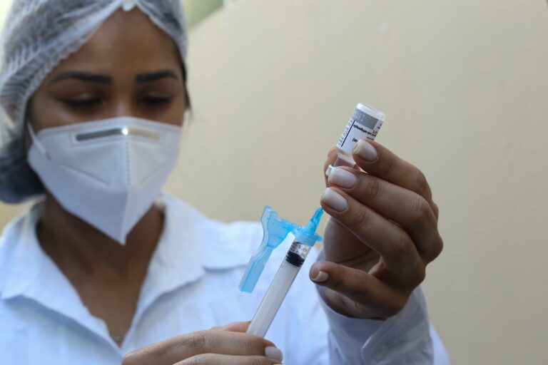 Mais de 10 milhões de doses contra covid-19 já foram aplicadas em MG
