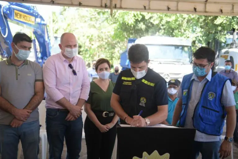 Governador ouve agricultores, entrega equipamentos, autoriza obras e diz que nunca vai abandonar Sena Madureira