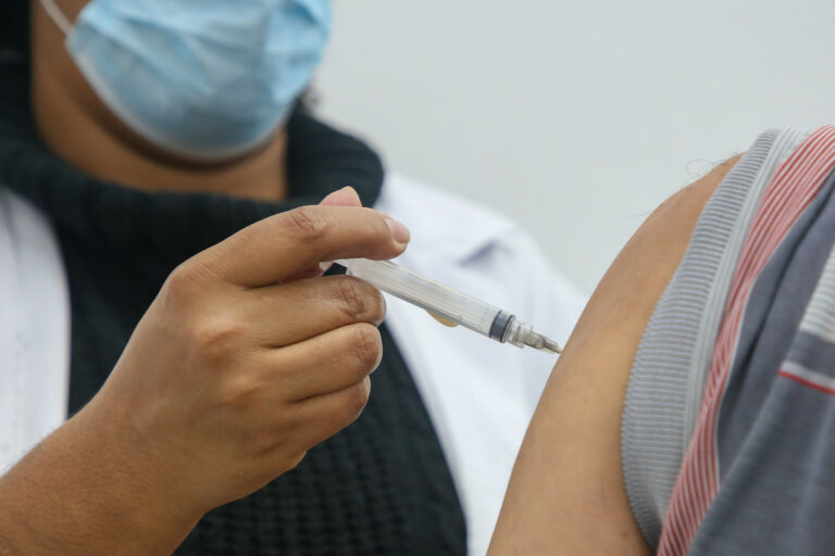 Governo de SP antecipa vacinação contra COVID-19 para faixa de 37 a 39 anos