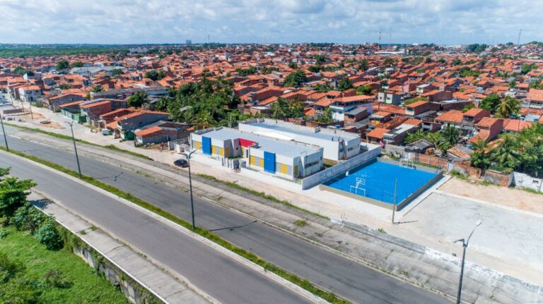 Governo do Estado beneficia mais de 10 mil famílias com a entrega de um conjunto de obras na Avenida IV Centenário