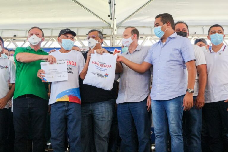 Governo do Estado entrega equipamentos do Programa Mais Renda em Coroatá