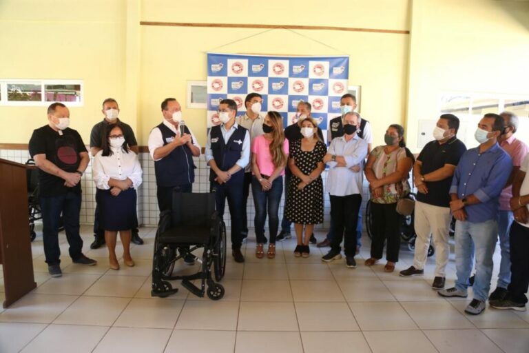 Governo entrega cadeiras de rodas na região de Chapadinha