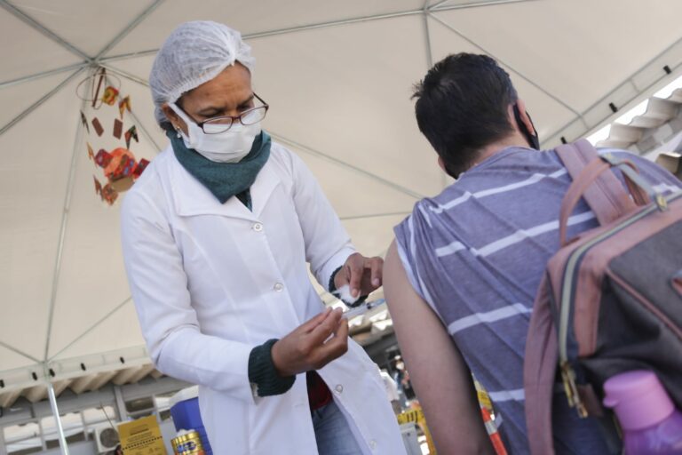 Mais de 135 mil vacinados no mutirão em três dias