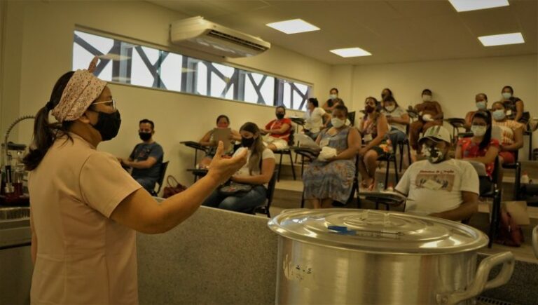 Moradores do Loteamento Andirá participam de cursos profissionalizantes