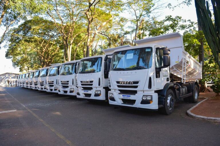 Na abertura da Semana da Agricultura Familiar, Caiado entrega caminhões a 17 municípios