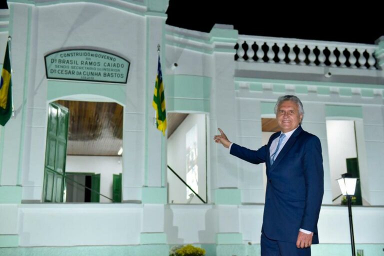 Na entrega da revitalização do Palácio da Instrução, Ronaldo Caiado destaca resgate histórico